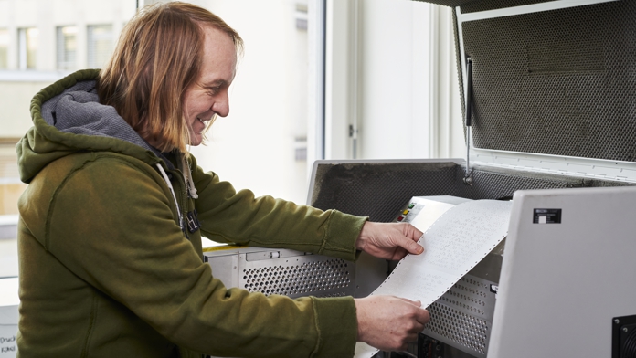 Das Braillebuch in der Druckerei